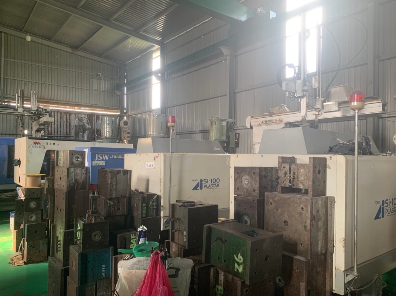 Injection molding machines.jpg